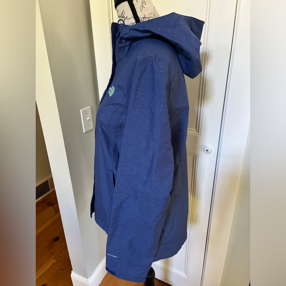 The North Face Venture 2 Rain Jacket in Sodalite Blue Heather. Women's Size: M. - Picture 6 of 15